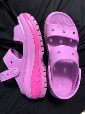 Crocs Mega Crush Platform Sandals Bubble Pink/Purple Never Worn Size 7